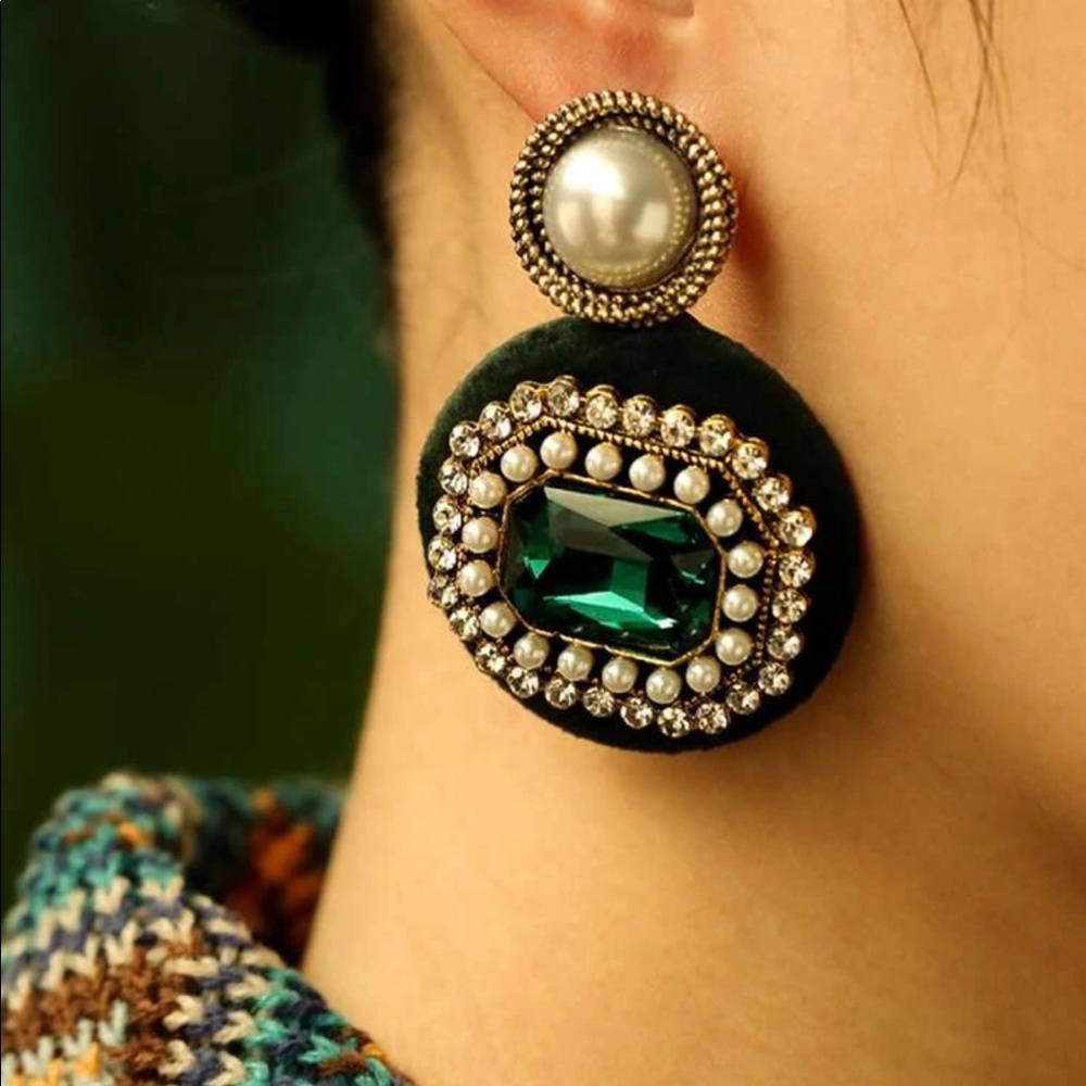EARRINGS NWOT